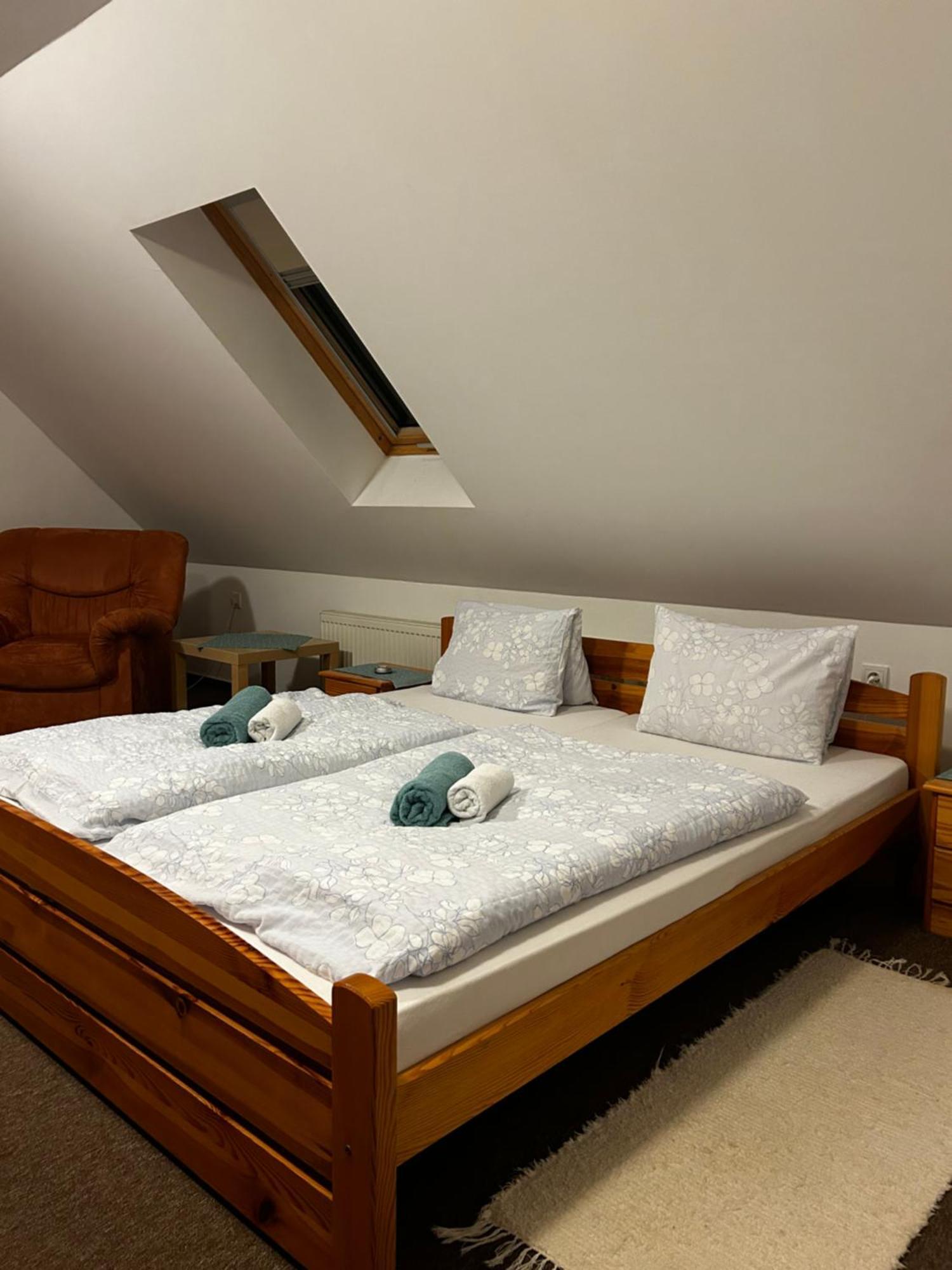 Hostinec Vo Visnovom Stará Turá Buitenkant foto