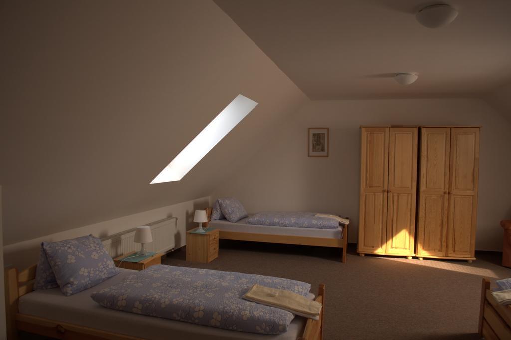 Hostinec Vo Visnovom Stará Turá Buitenkant foto