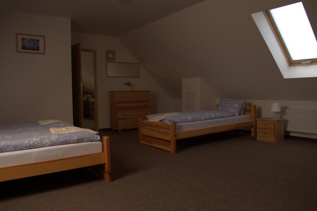 Hostinec Vo Visnovom Stará Turá Buitenkant foto