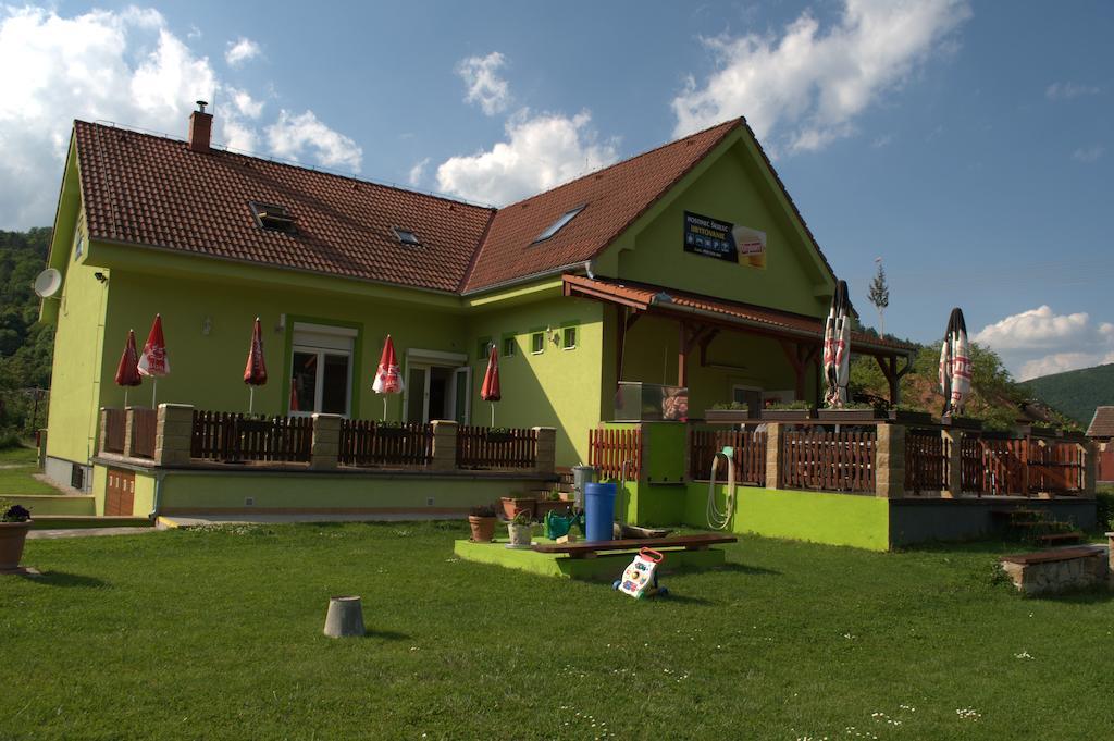 Hostinec Vo Visnovom Stará Turá Buitenkant foto